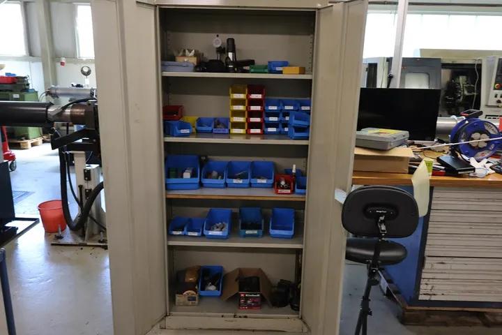1 x Werkstattschrank Maße: 84 x 40 x 195 cm